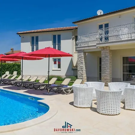 Bincila Comfortable Villa Labinci